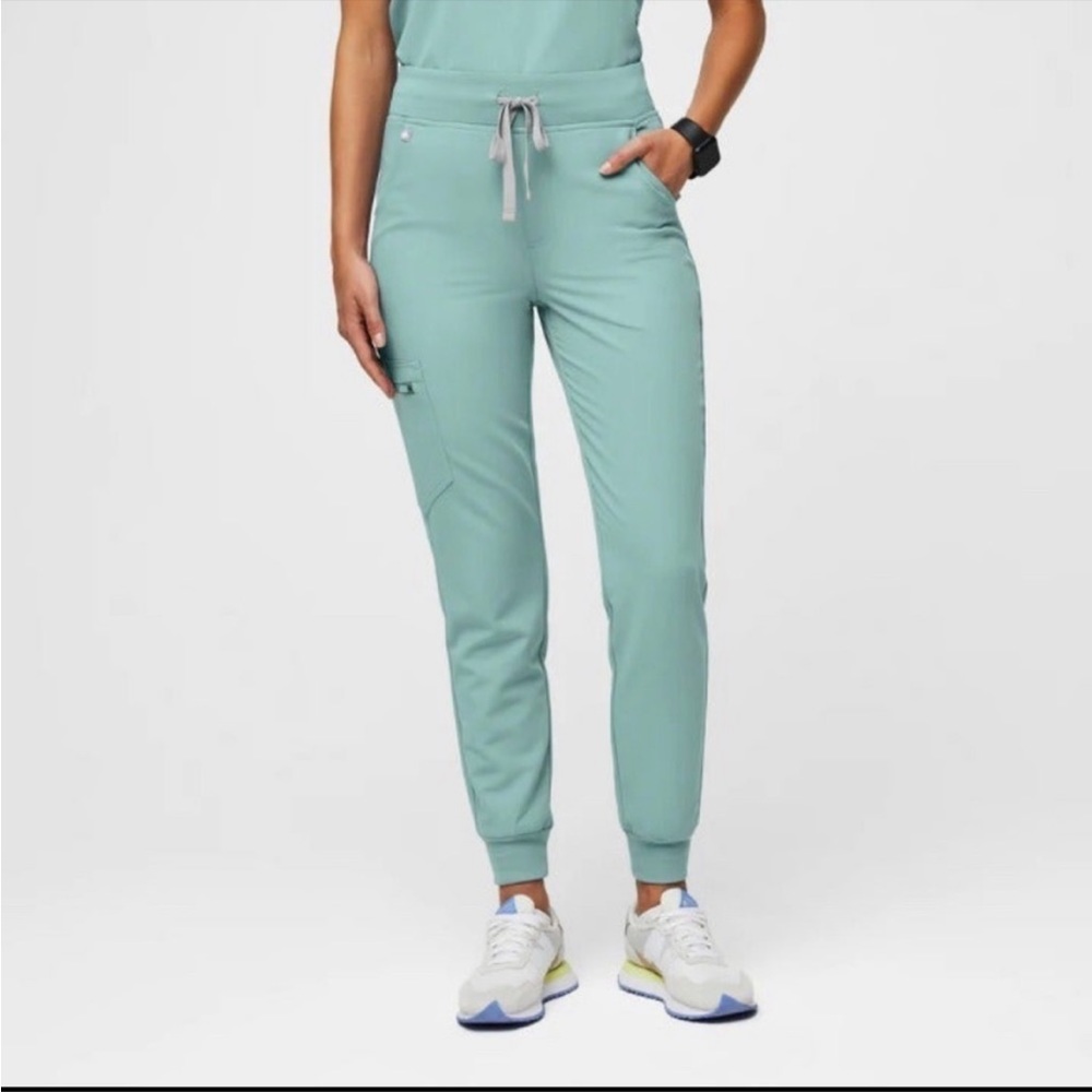 Figs Zamora Joggers. Seaglass. MP